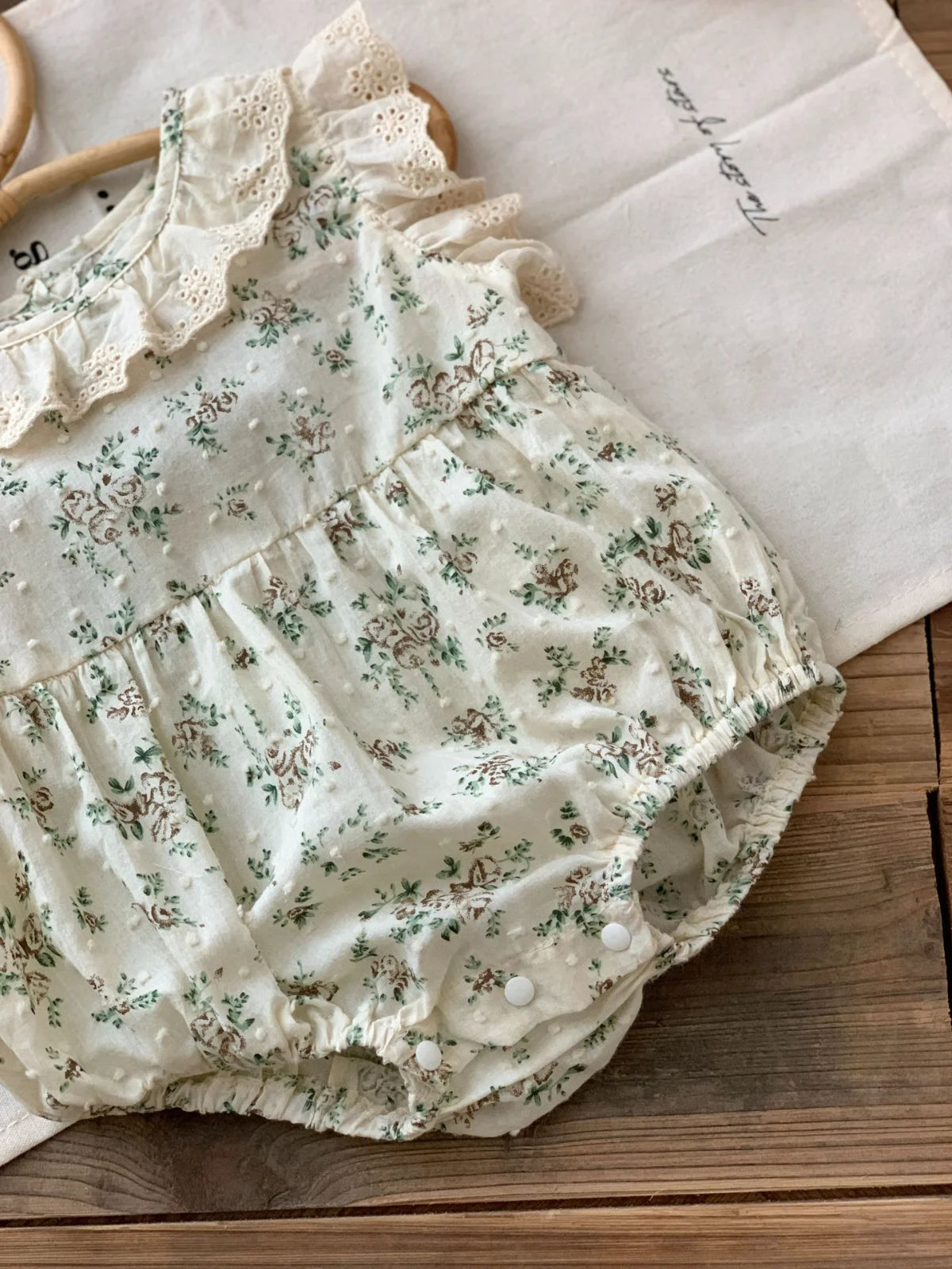 New In: Cute Flower Ruched Fly Sleeve Bodysuits for Newborn Baby Girls 98% Cotton Gift Hat Kids Infant Princess One-pieces 0-24M