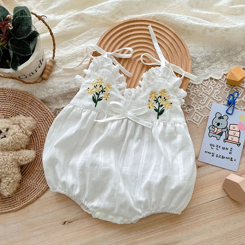 2025 Summer Charming Sleeveless Bow Tie Flower Embroidered Infant Newborn Girls One Piece Bodysuits Soft Baby Girl Lace Jumpsuit
